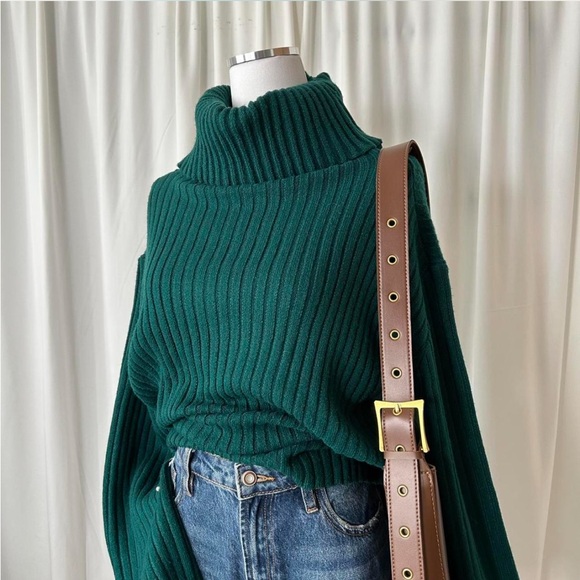 White House Black Market Sweaters - Green White House Black Market ribbed turtleneck sweater Large.